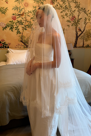 Double layer ivory veil with blusher and delicate lace edge, available at Georgette bridal boutique in Brussels and online at georgettebridal.com