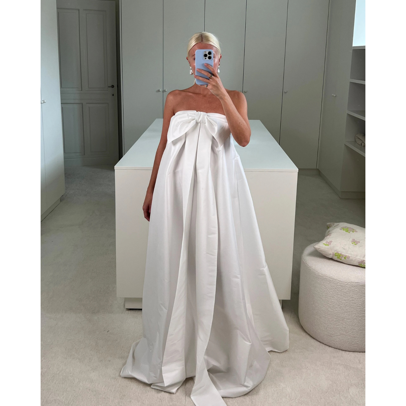 Charlotte wearing the Estelle wedding dress with structured bow in ivory cotton by Bernadette, available at Georgette bridal boutique in Brussels and online on georgettebridal.com