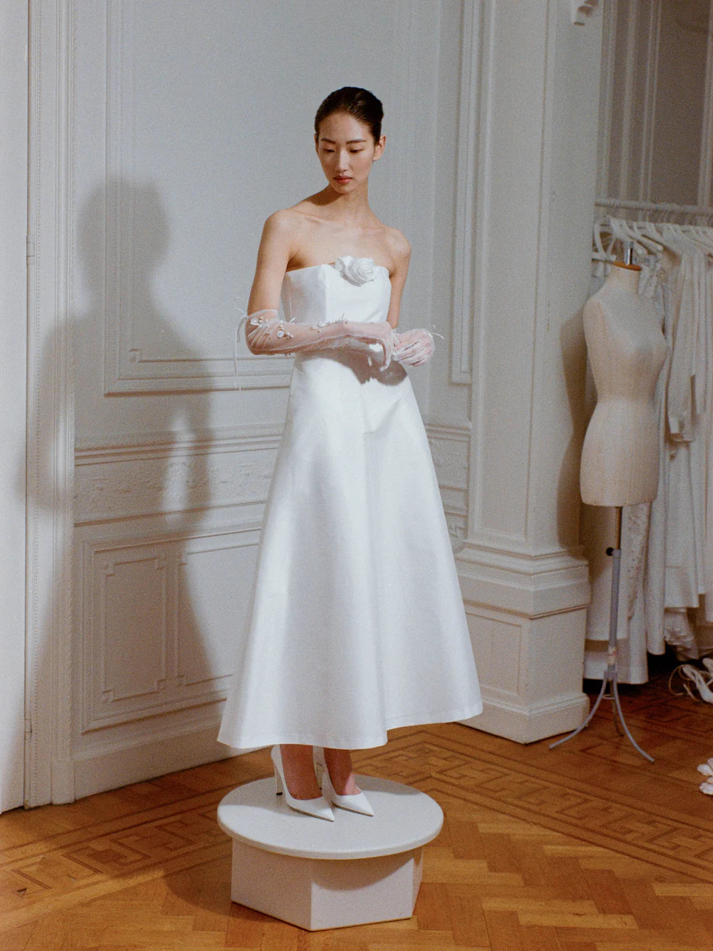 Model wearing bridal gloves with hand-embroidered pearls. The tulle fabric covers your arms elegantly, finished with a knotted little bow above the elbow to ensure elegance at all times. 
Available at Georgette bridal boutique in Brussels and online at georgettebridal.com.